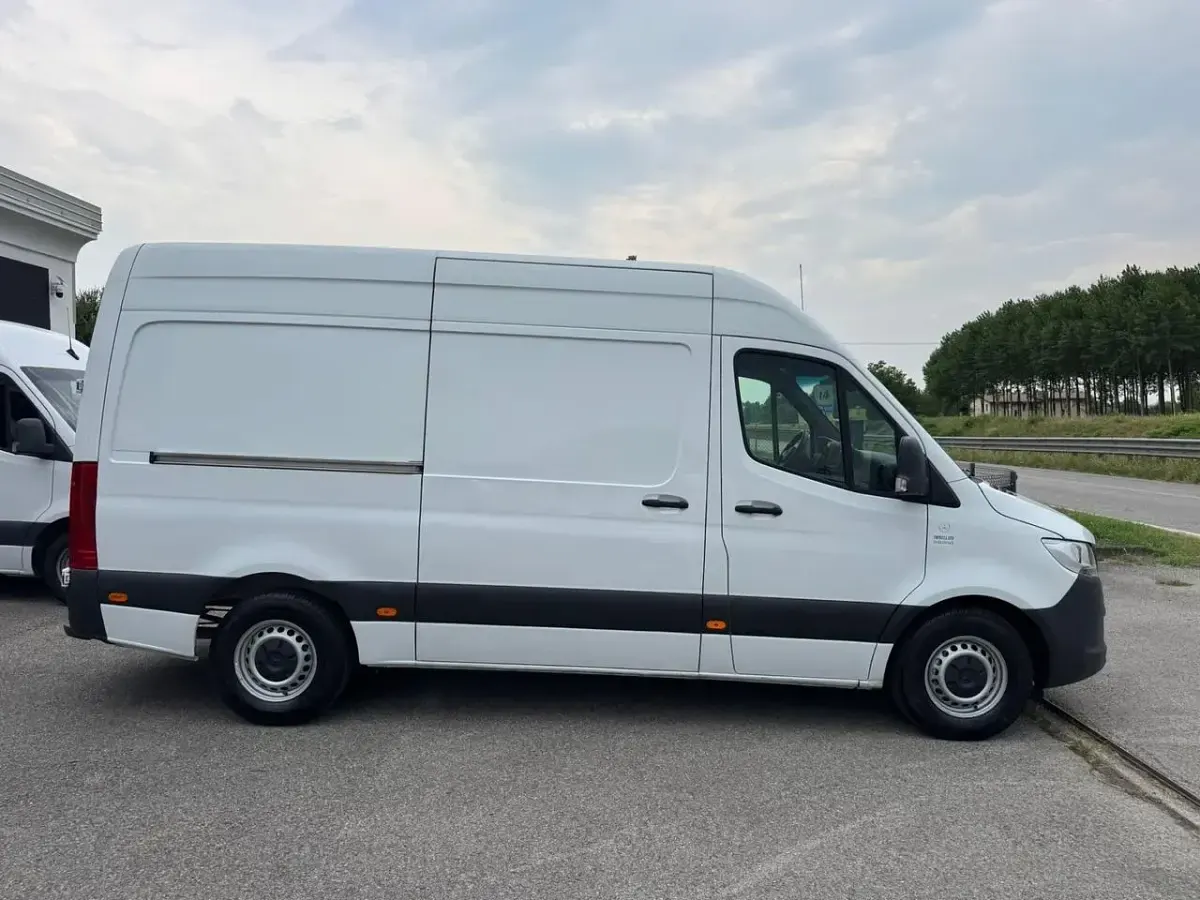 Usata Mercedes Sprinter 114 CV (83 kW) 2022 Bianco Furgone