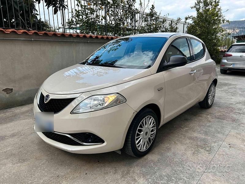 Usata Lancia Ypsilon 95 CV (69 kW) 2018 Beige Utilitaria