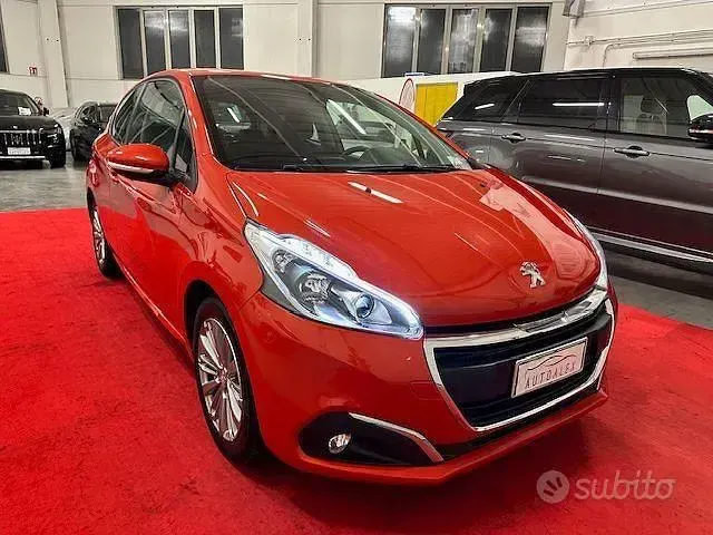 Usata Peugeot 208 Access 82 CV (60 kW) 2015 Arancione Utilitaria