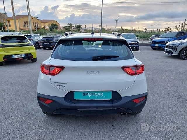 Usata Kia Stonic Style 84 CV (61 kW) 2022 Bianco SUV