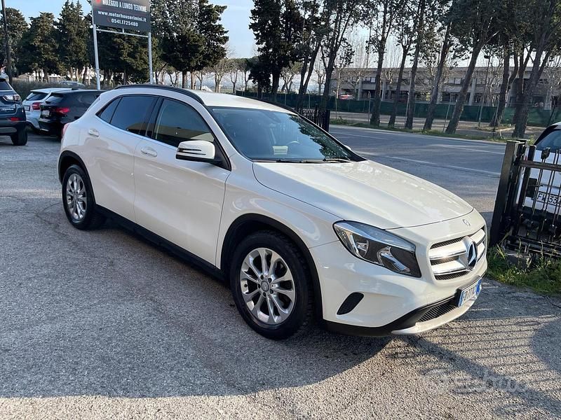 Usata Mercedes GLA180 Premium 108 CV (79 kW) 2016 Bianco SUV