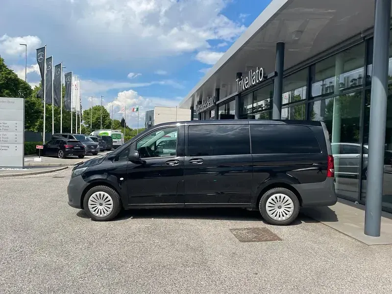 Begagnad Mercedes Vito 136 HK (100 kW) 2022 Svart Van