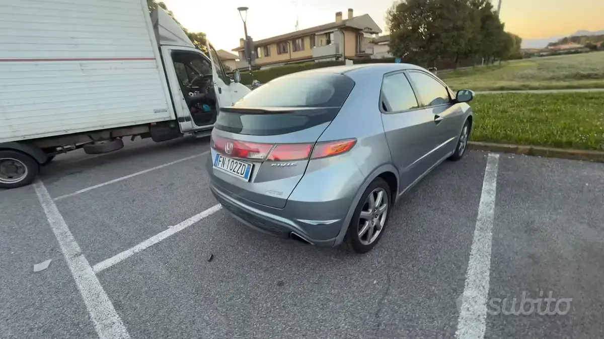 Usata Honda Civic 140 CV (102 kW) 2006 Grigio Berlina