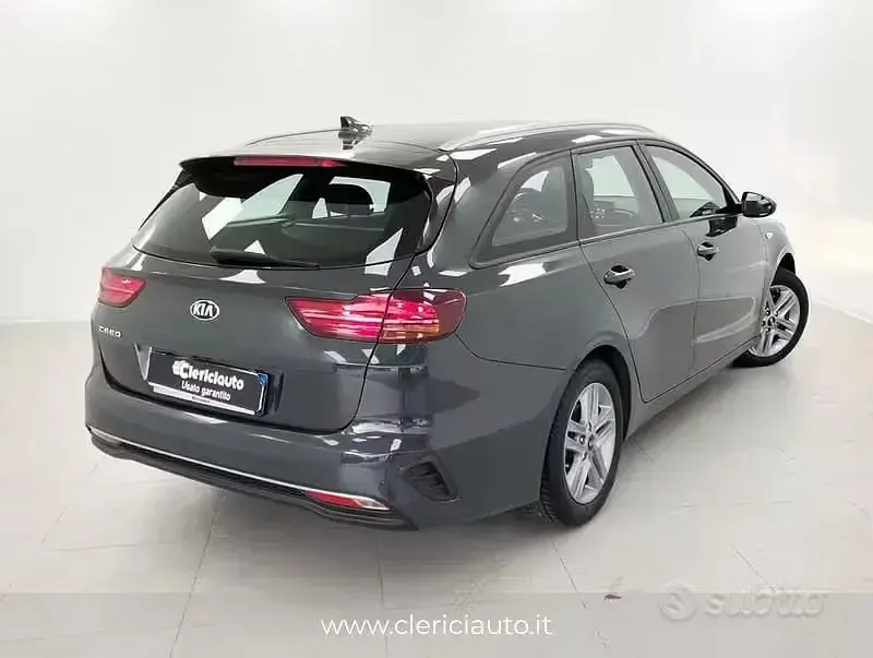 Usata Kia Ceed 100 CV (73 kW) 2019 Grigio Utilitaria