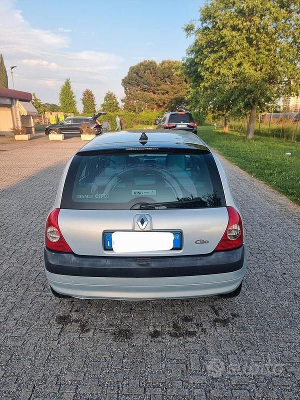 Usata Renault Clio II 2002 Berlina