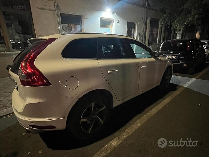 Usata Volvo XC60 R-Design Momentum 136 CV (100 kW) 2013 Bianco SUV