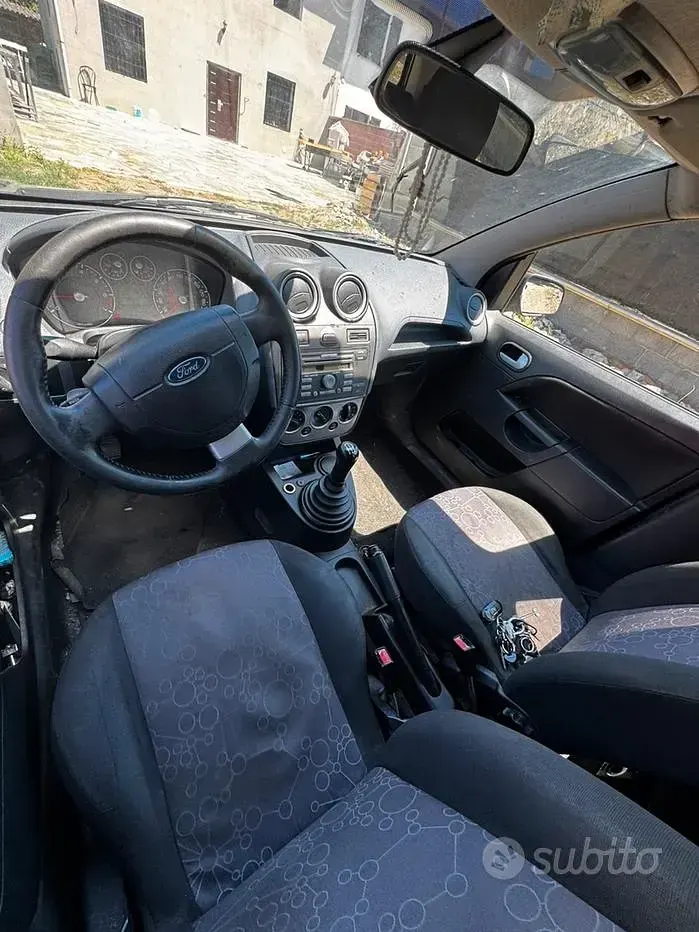 Usata Ford Fiesta 75 CV (55 kW) 2008 Grigio Utilitaria