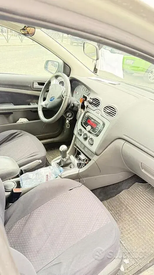 Usata Ford Focus 90 CV (66 kW) 2007 Grigio Station wagon