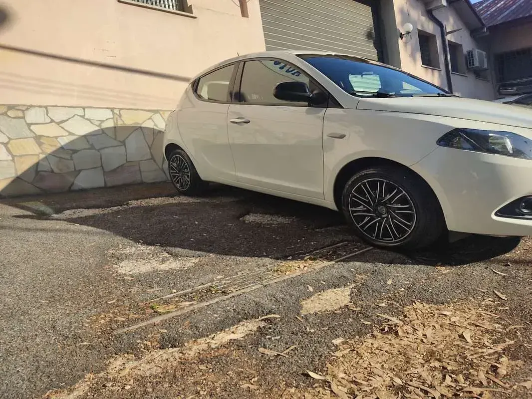 Usata Lancia Ypsilon Gold 69 CV (50 kW) 2022 Utilitaria