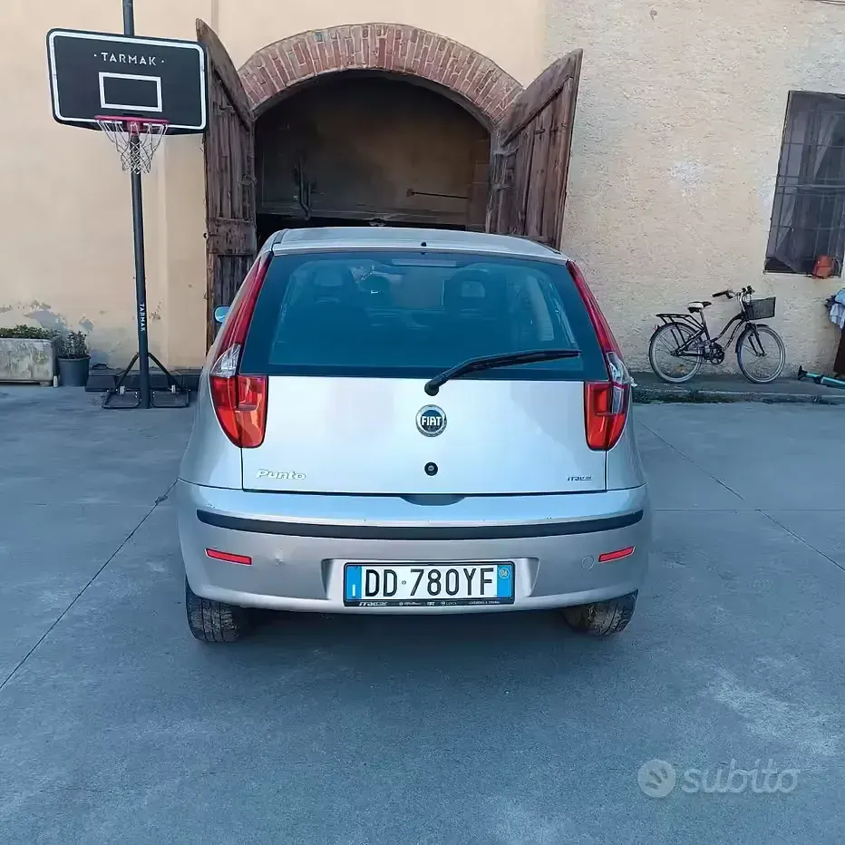 Usata Fiat Punto 60 CV (44 kW) 2006 Grigio Utilitaria