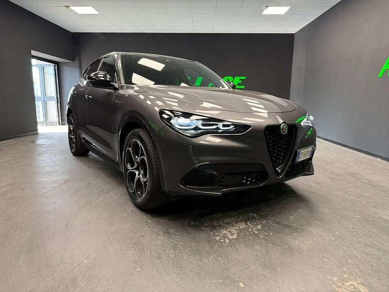 Usata Alfa Romeo Stelvio Veloce 209 CV (153 kW) 2023 Grigio SUV