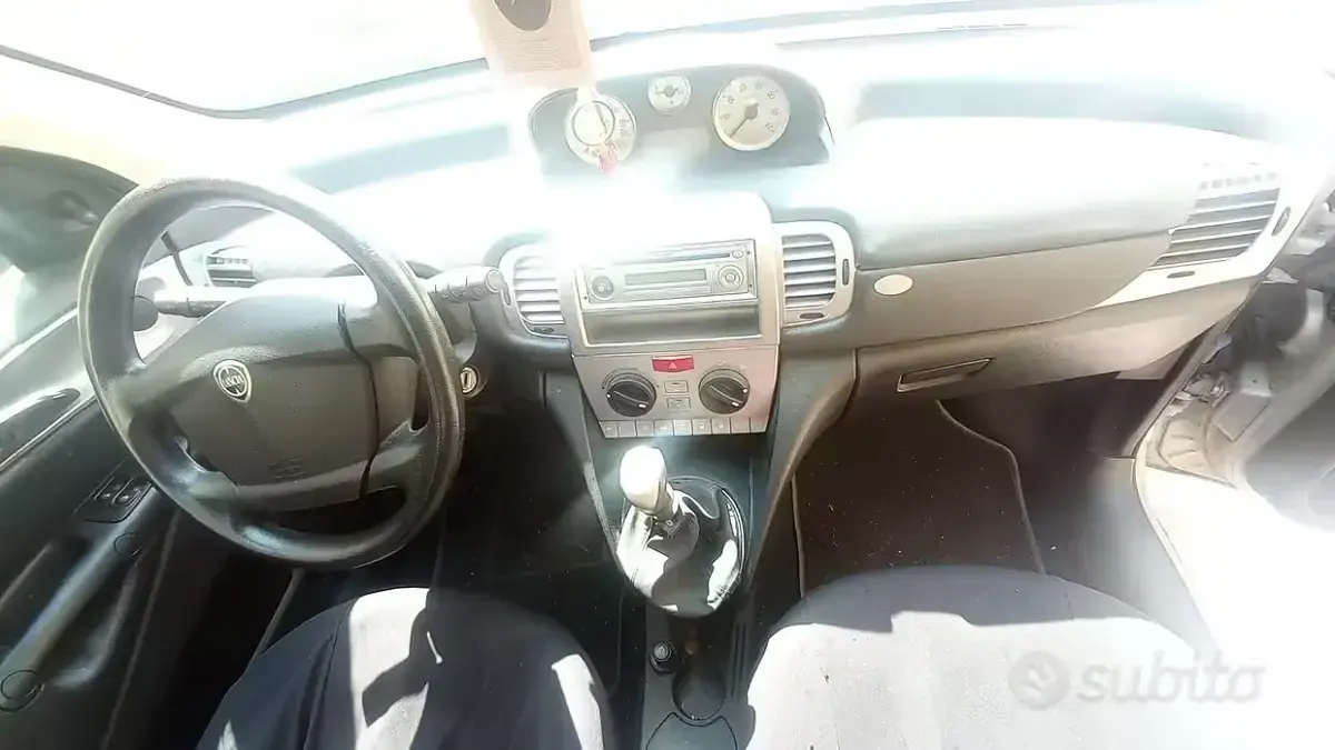 Usata Lancia Ypsilon 60 CV (44 kW) 2008 Grigio Utilitaria