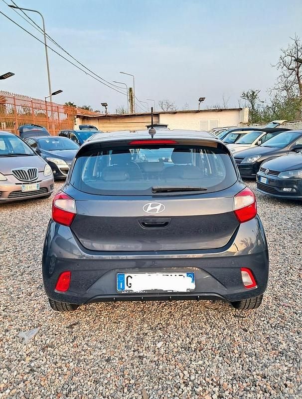 Usata Hyundai i10 67 CV (49 kW) 2023 Grigio Utilitaria