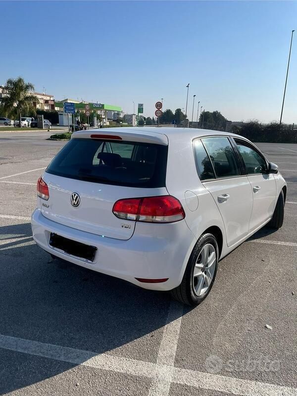 Usata VW Golf VI 102 CV (75 kW) 2010 Bianco Utilitaria
