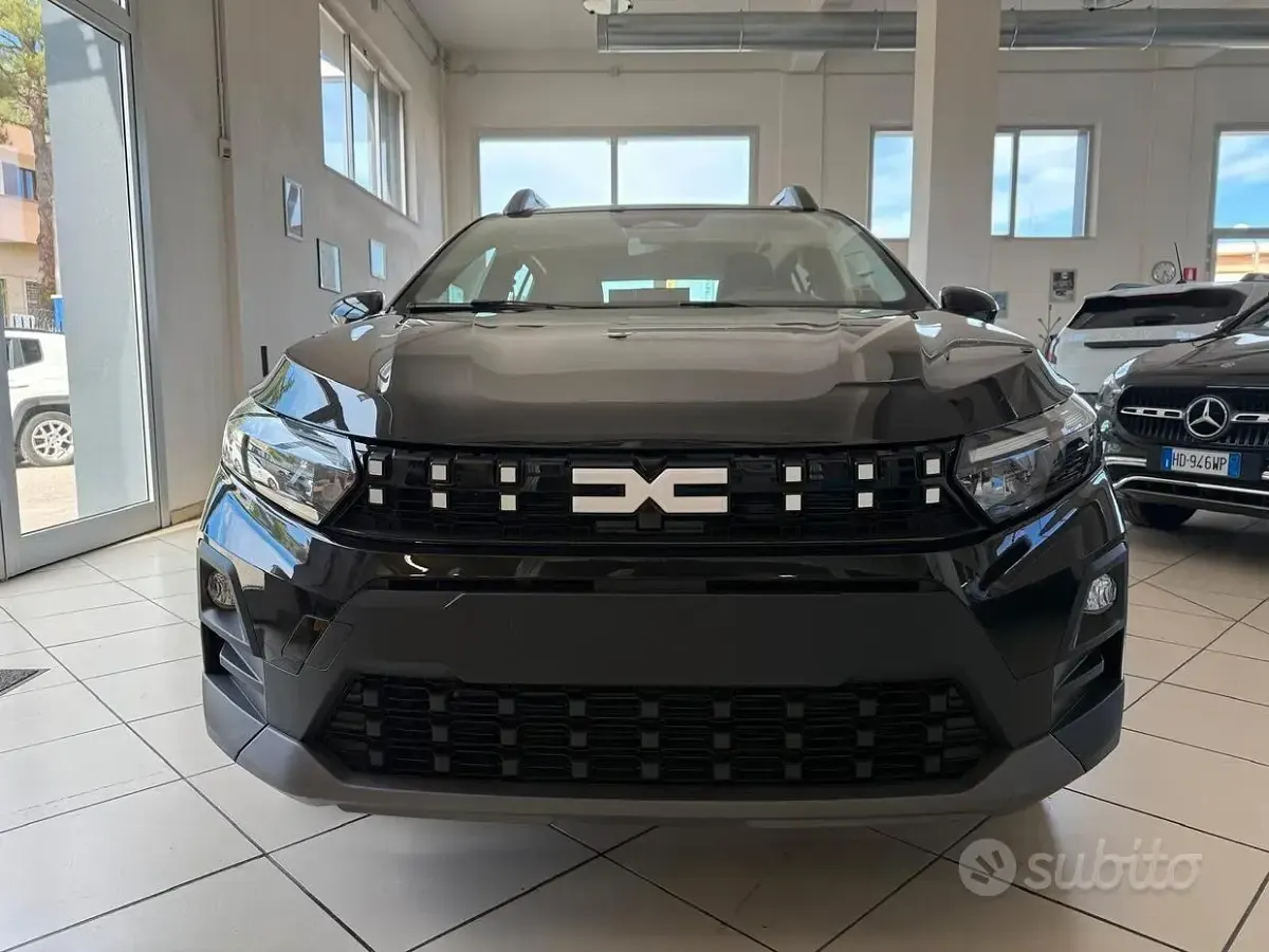 Nuova Dacia Sandero Stepway 122 CV (89 kW) 2026 Nero Berlina