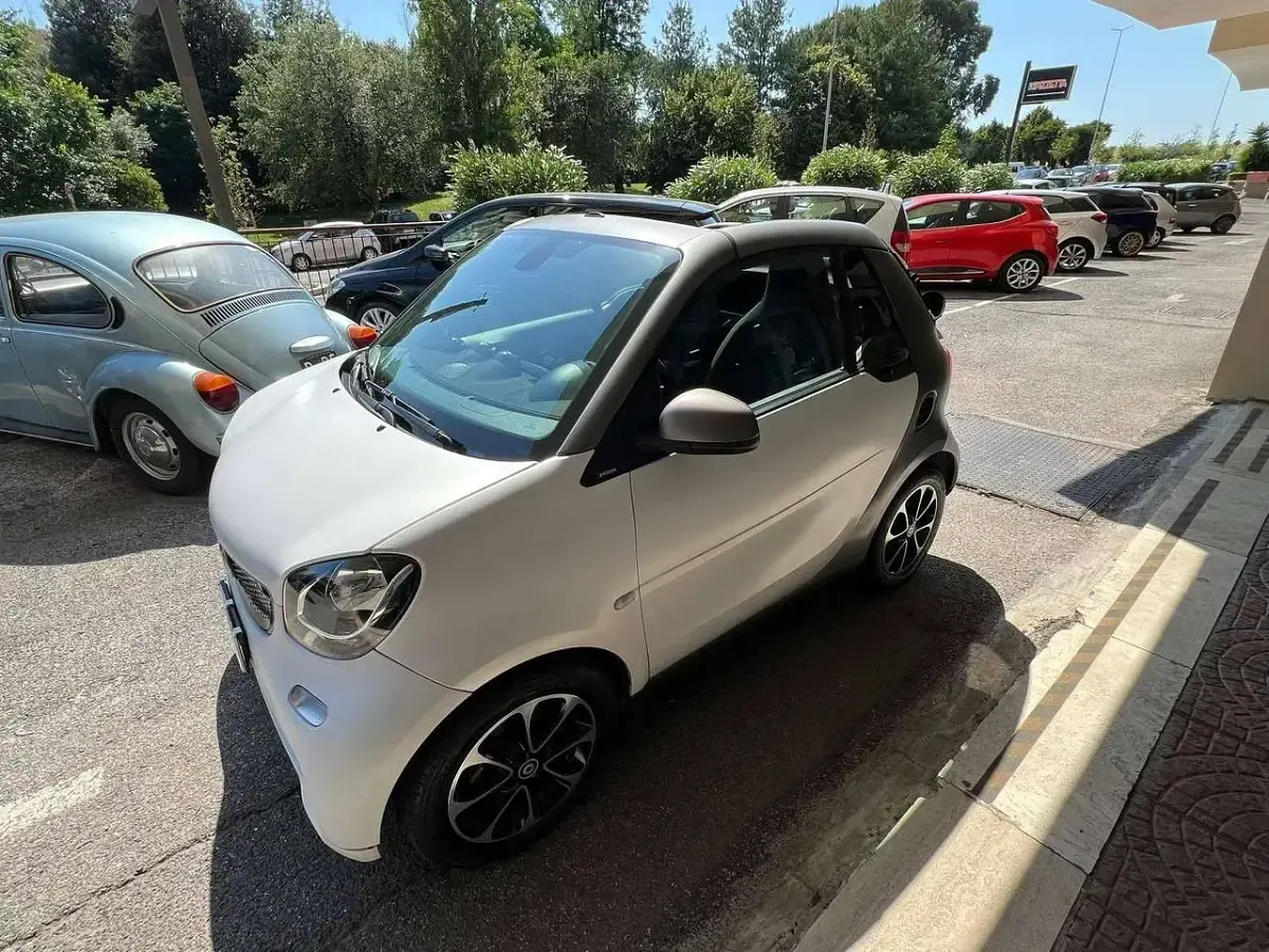 Usata Smart ForTwo Cabrio 90 CV (66 kW) 2017 Bianco opaco Cabrio