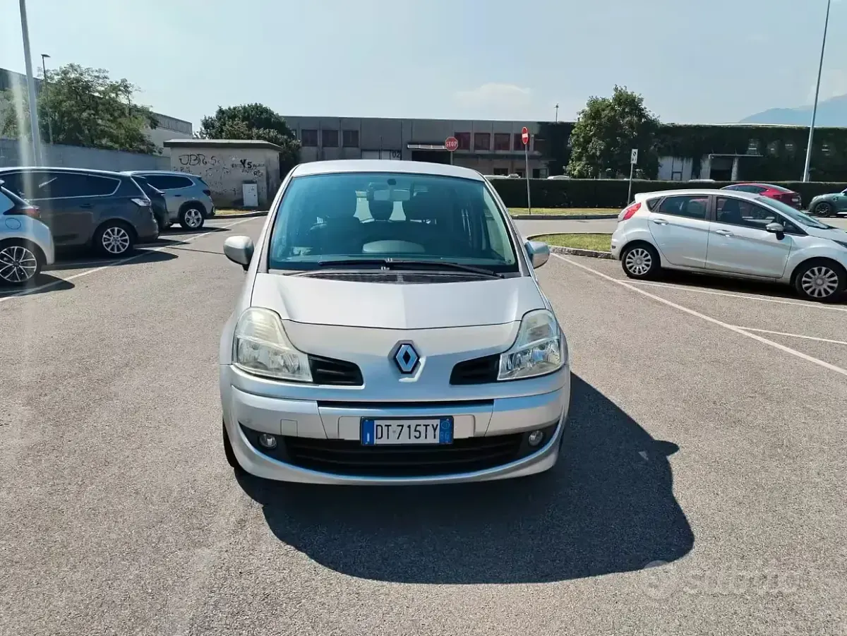 Usata Renault Modus 75 CV (55 kW) 2009 Grigio Monovolume