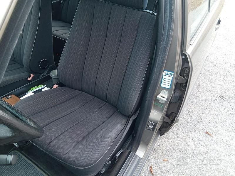 Usata Mercedes E300 1987 Grigio Berlina