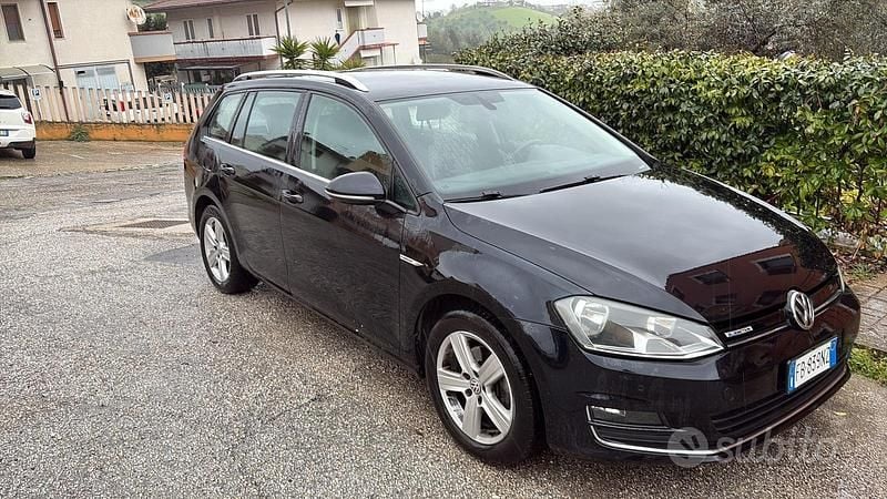 Usata VW Golf VII Highline 110 CV (80 kW) 2015 Nero Station wagon