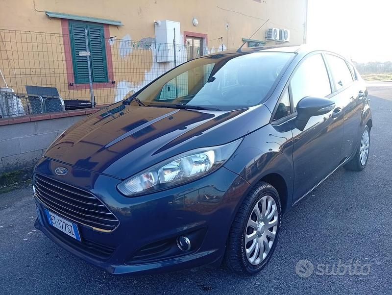 Usata Ford Fiesta 45 CV (33 kW) 2014 Grigio Utilitaria