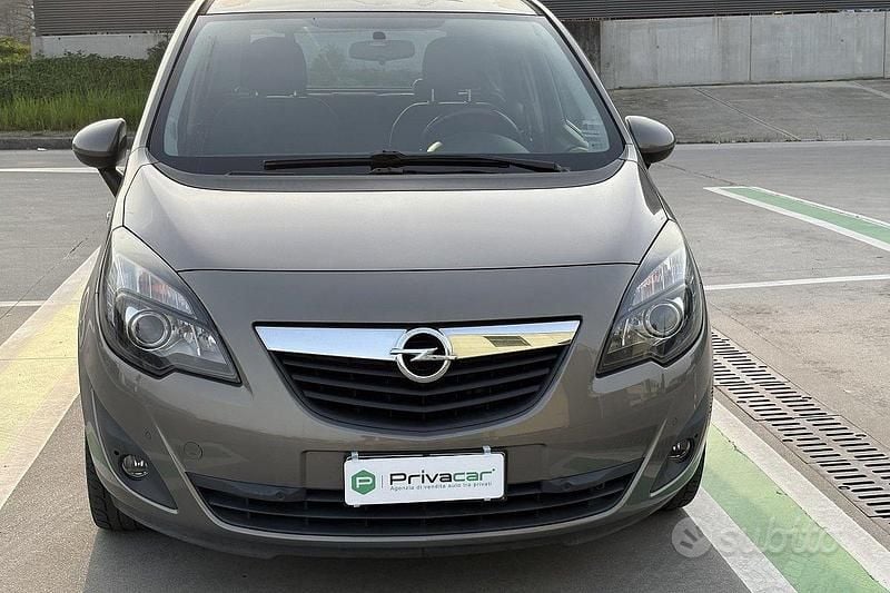 Usata Opel Meriva Cosmo 101 CV (74 kW) 2011 Grigio Monovolume