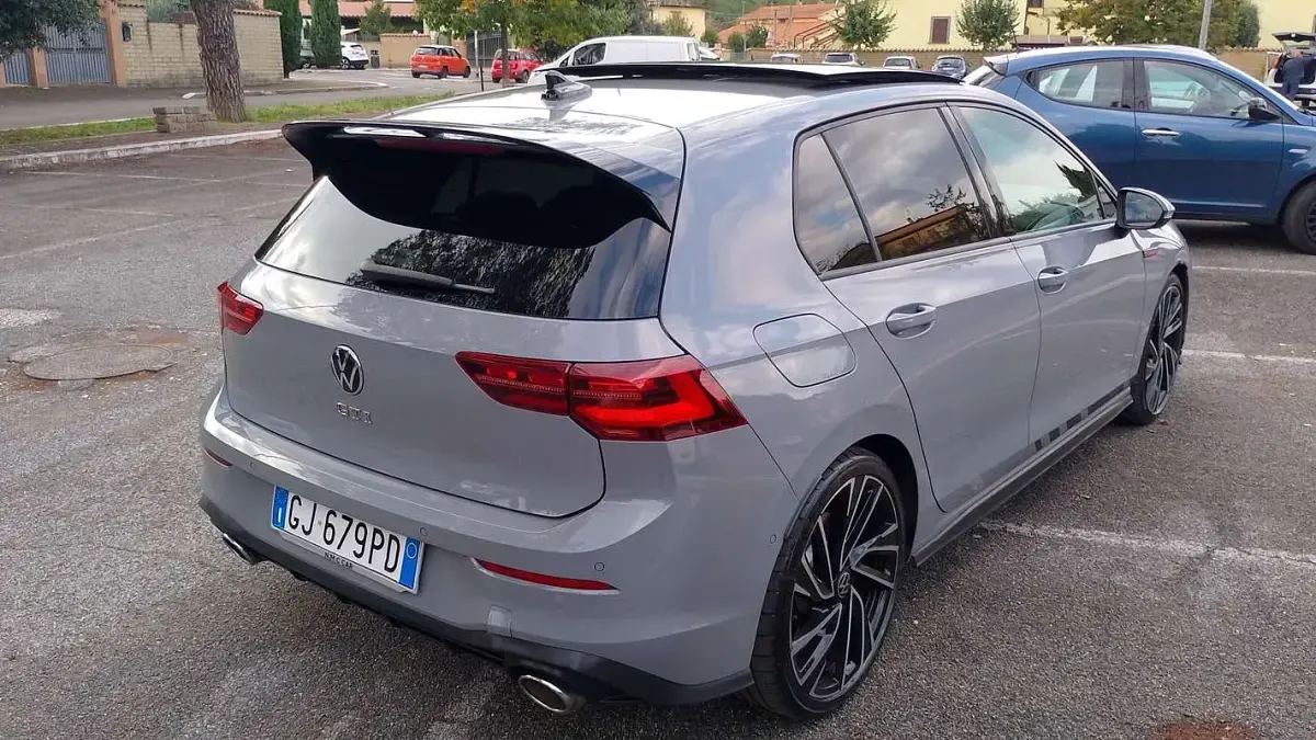 Usata VW Golf VIII CLUB 300 CV (220 kW) 2022 Grigio Berlina