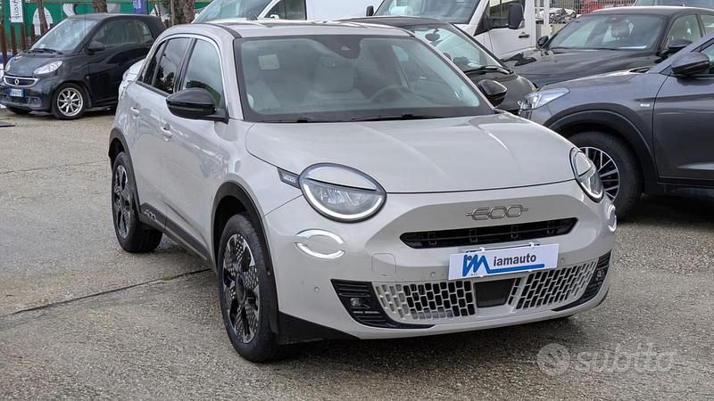 Usata Fiat 600 La Prima 110 CV (80 kW) 2025 Beige cappuccino SUV