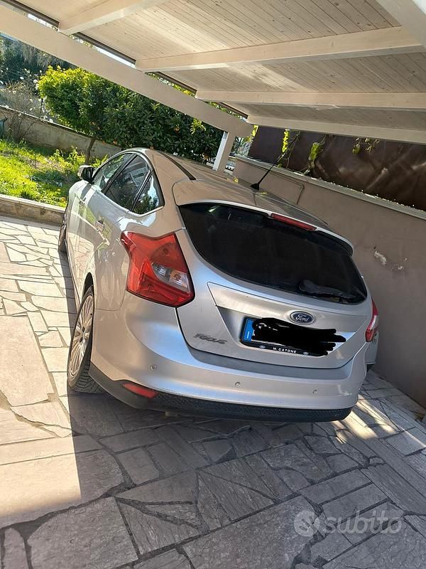 Usata Ford Focus 115 CV (84 kW) 2012 Grigio Berlina