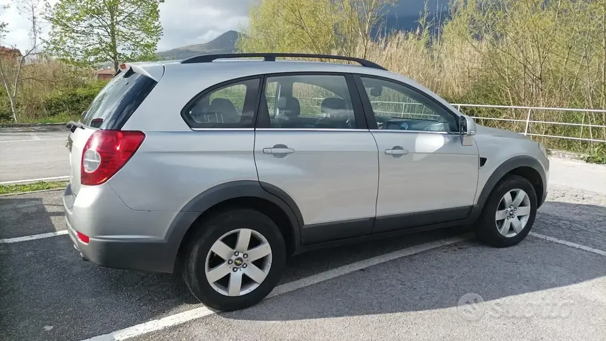 Usata Chevrolet Captiva 150 CV (110 kW) 2009 Grigio SUV