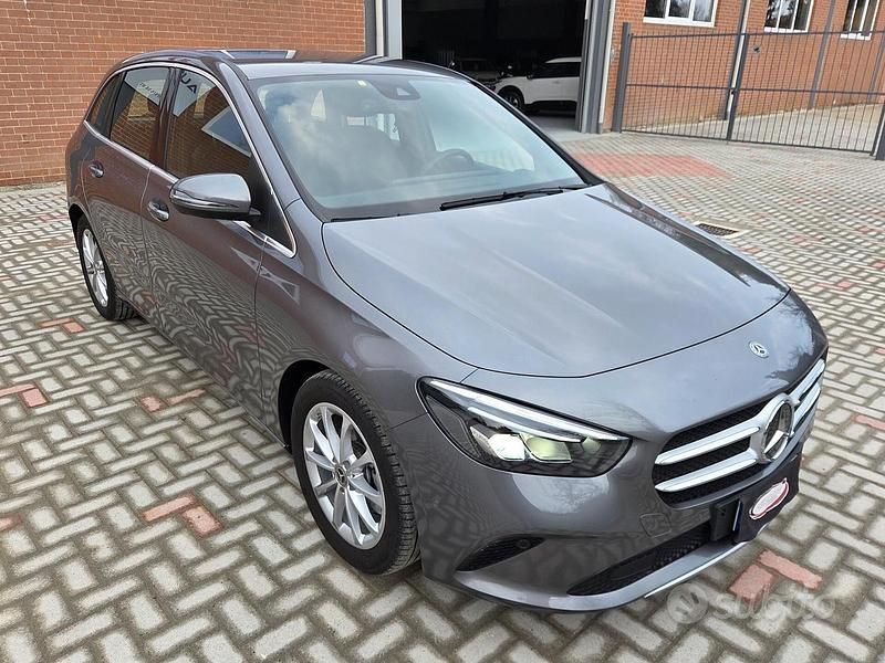 Usata Mercedes B180 Premium 136 CV (100 kW) 2019 Grigio Monovolume