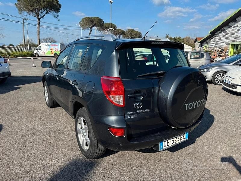 Usata Toyota RAV4 Luxury 136 CV (100 kW) 2006 Grigio SUV