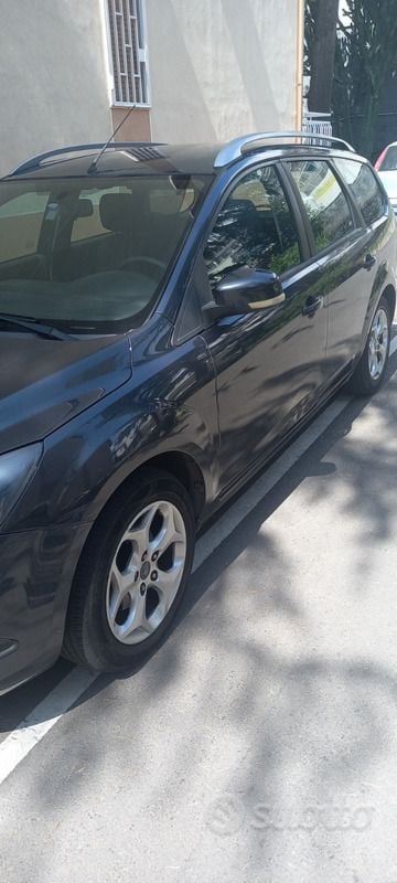 Usata Ford Focus Titanium 100 CV (73 kW) 2011 Grigio Station wagon