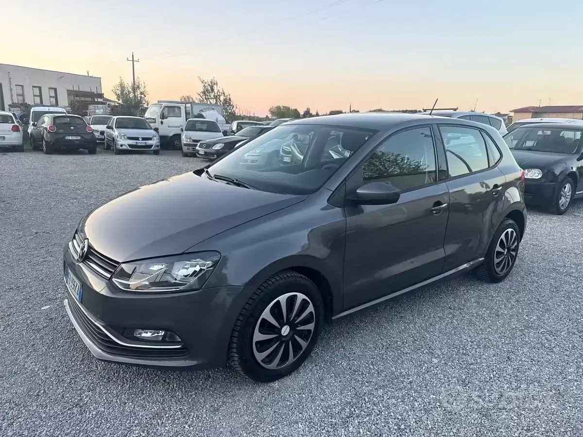 Usata VW Polo Trendline 75 CV (55 kW) 2015 Grigio Berlina