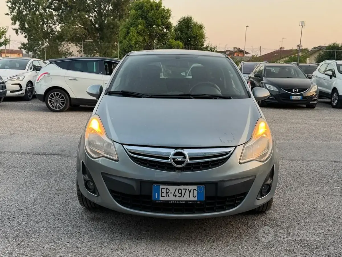Usata Opel Corsa Edition 85 CV (62 kW) 2013 Grigio Utilitaria