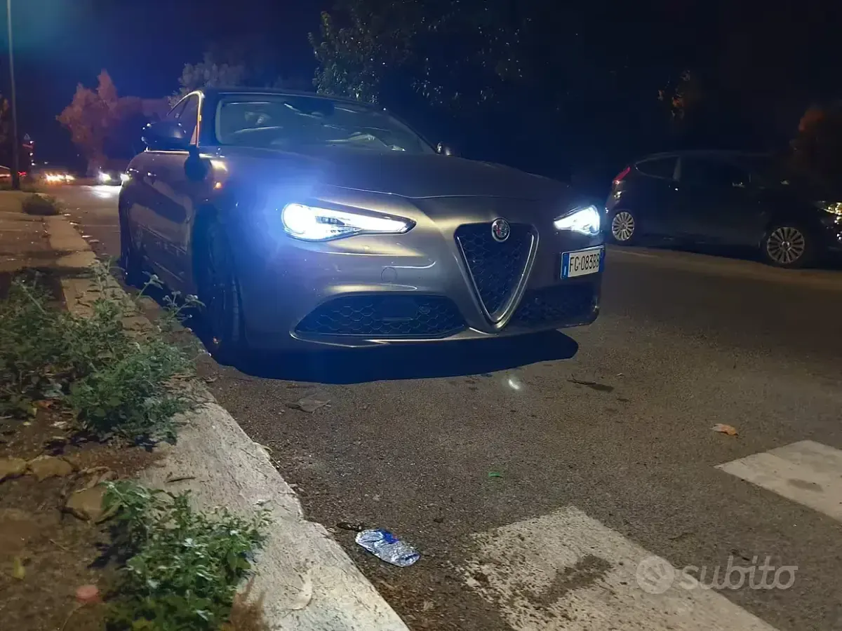 Usata Alfa Romeo Giulia 180 CV (132 kW) 2016 Grigio Berlina