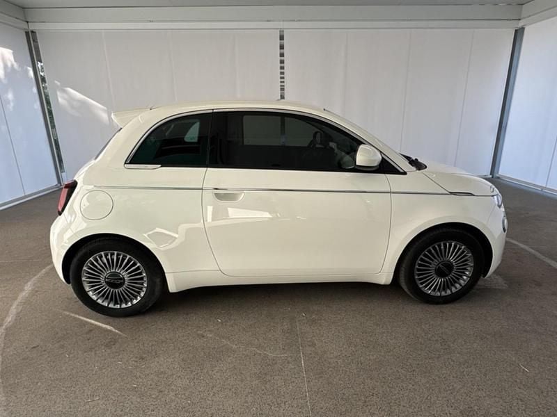 Begagnad Fiat 500e 86 kW (118 HK) 2023 Vit Halvkombi
