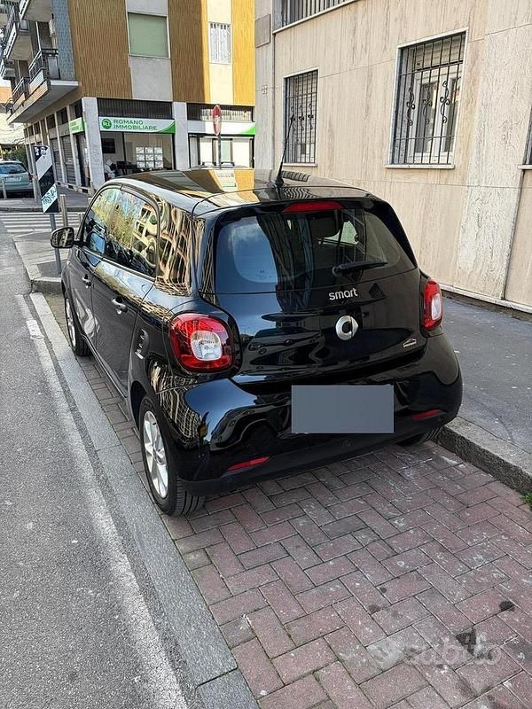 Begagnad Smart ForFour Passion 71 HK (52 kW) 2016 Svart Halvkombi