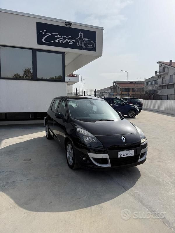 Usata Renault Scénic III Luxe 110 CV (80 kW) 2011 Nero Monovolume