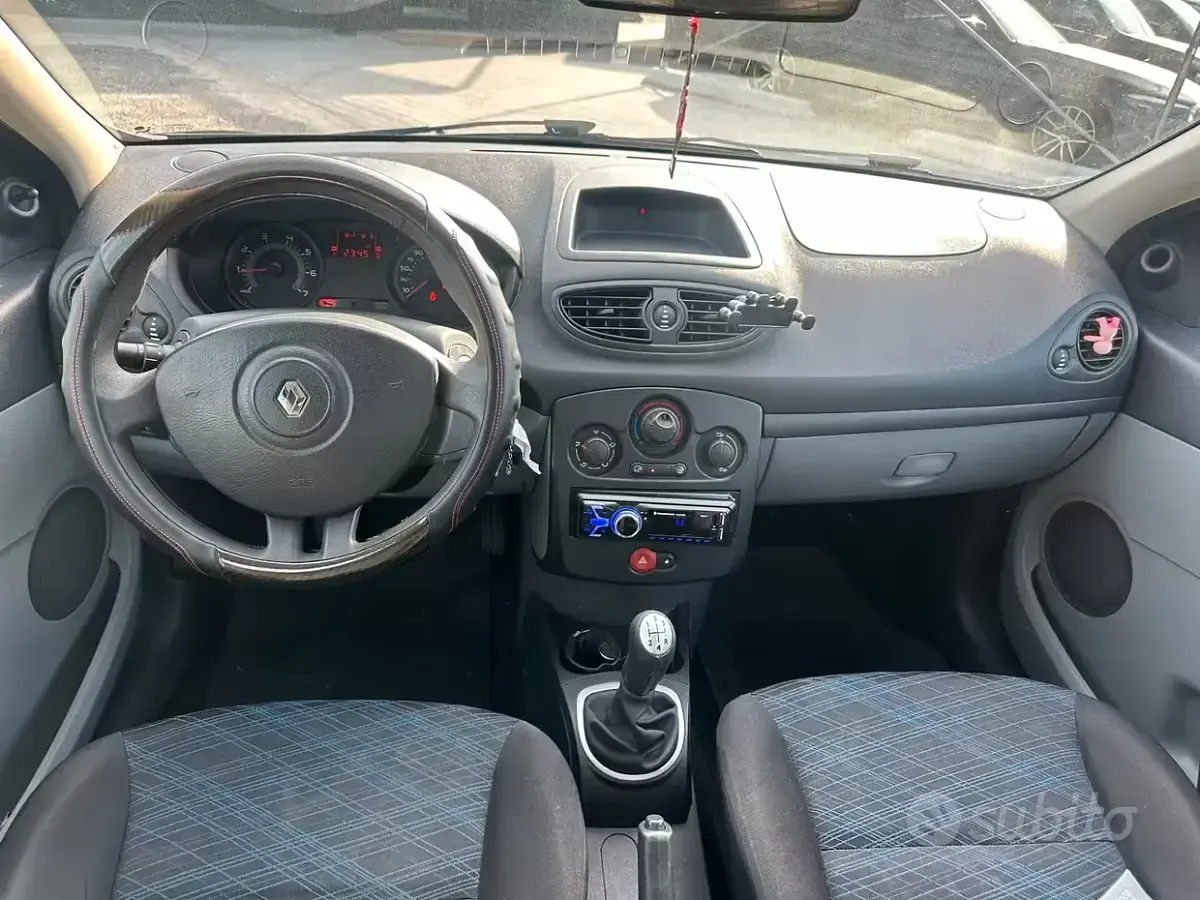 Usata Renault Clio II 65 CV (47 kW) 2007 Nero Berlina