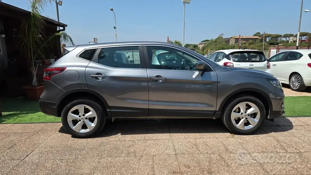 Usado Nissan Qashqai Acenta 116 CV (85 kW) 2020 Gris SUV