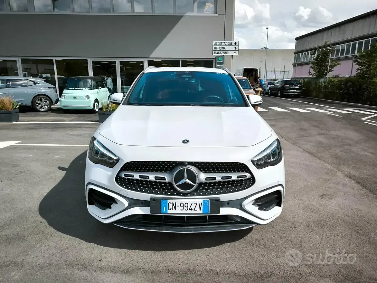 Usata Mercedes GLA180 AMG line 116 CV (85 kW) 2024 Bianco SUV