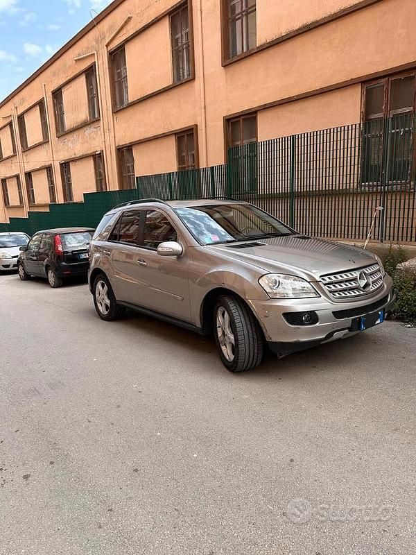 Usata Mercedes ML320 224 CV (164 kW) 2008 Grigio SUV