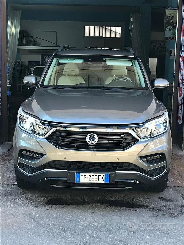 Marrone Usata 2018 Ssangyong (KGM) Rexton SUV | 18.000 € (Super prezzo) - Immagine 1/4
