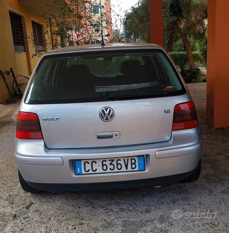 Usata VW Golf IV 105 CV (77 kW) 2002 Argento Berlina