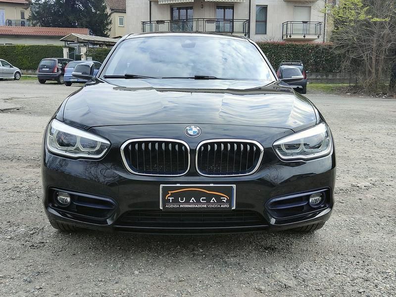 Usado BMW 118 Sport Line 150 CV (110 kW) 2018 Negro Utilitario