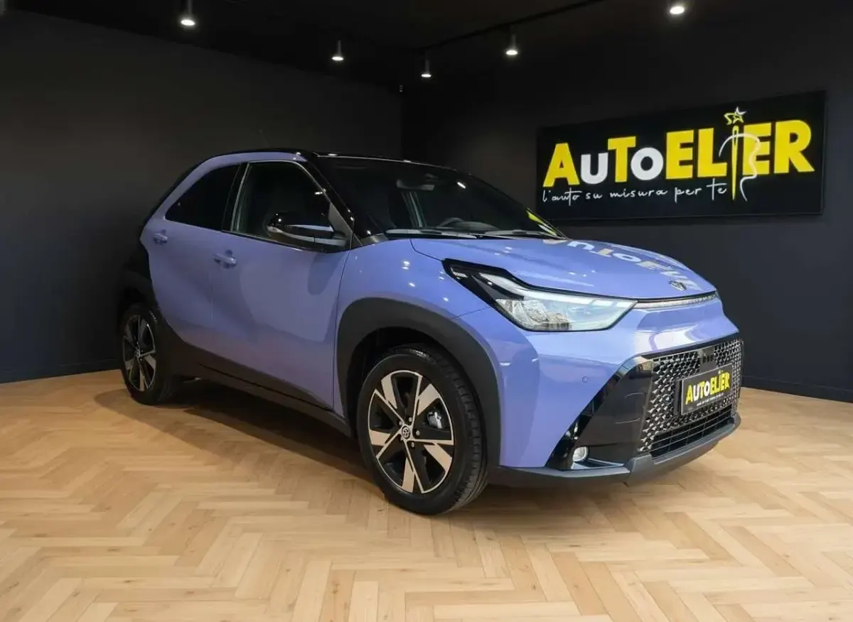 Nuova Toyota Aygo X 117 CV (86 kW) 2026 Lavander & black SUV