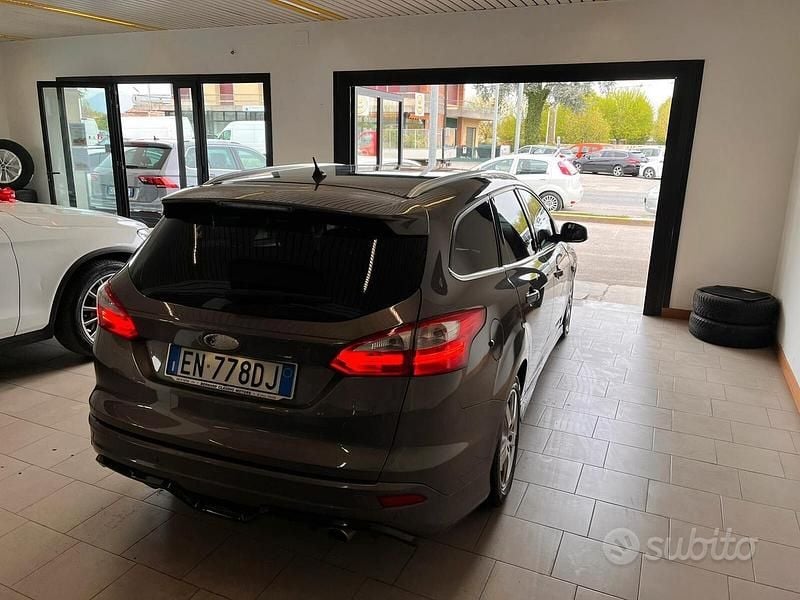 Usata Ford Focus Individual 163 CV (119 kW) 2012 Blu Berlina