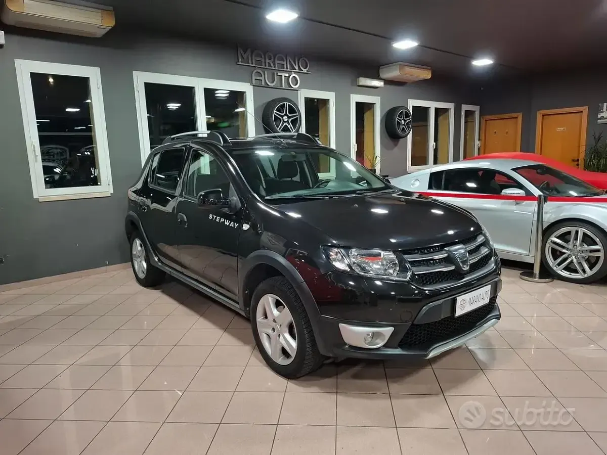 Usata Dacia Sandero Stepway 90 CV (66 kW) 2016 Nero Berlina
