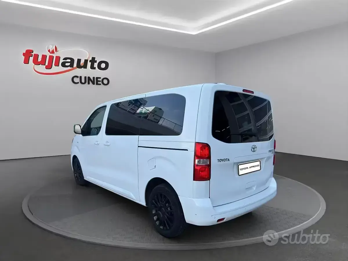 Usata Toyota Proace Verso Lounge 120 CV (88 kW) 2019 Bianco Station wagon