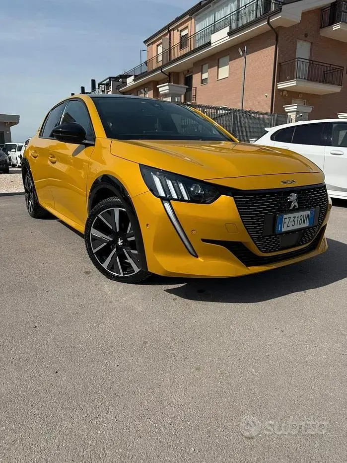 Usata Peugeot 208 GT-line 102 CV (75 kW) 2020 Giallo Utilitaria
